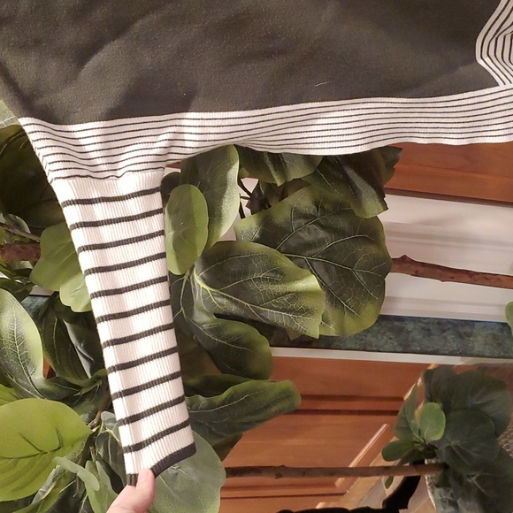 Green poncho sweater - Picture 3 of 4